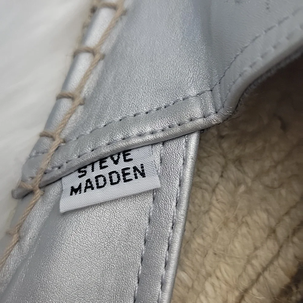 STEVE MADDEN Metallic Silver Slip On Bohemian Glam Flat Loafer Espadrilles 7 NEW